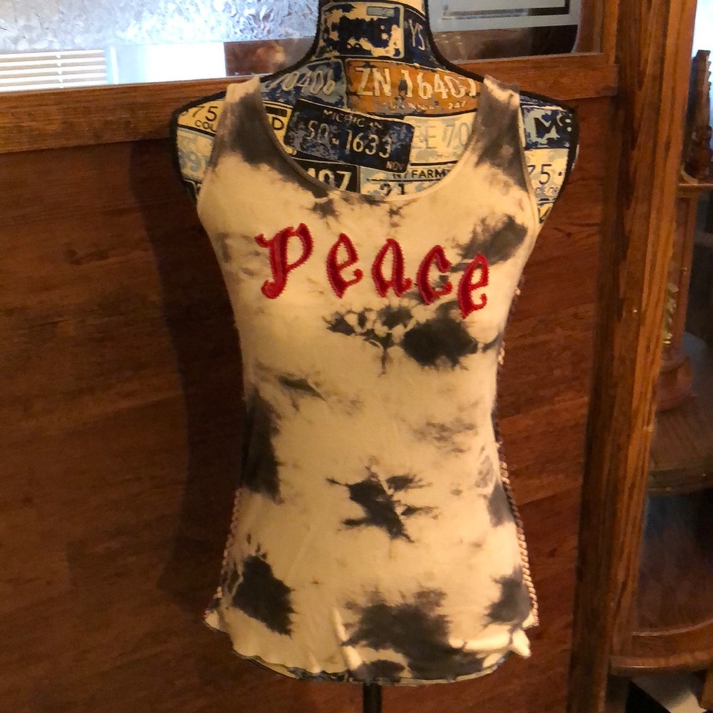 Lucky ☮️ tee shirt